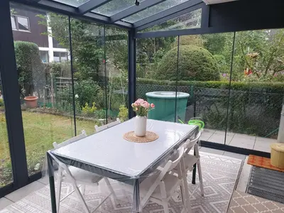 Ein Garten an der Unterkunft 80m2 ruhige 3 Zimmer Duplexwohnung mit zwei Bäder und schönem Garten