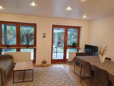 TV/Unterhaltungsangebot in der Unterkunft 80m2 ruhige 3 Zimmer Duplexwohnung mit zwei Bäder und schönem Garten