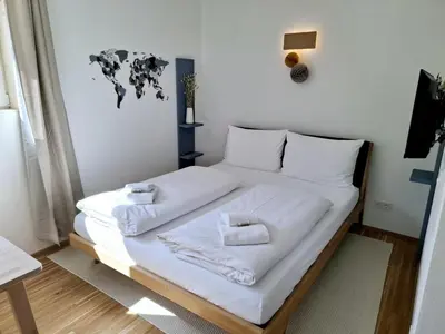 Ein Bett oder Betten in einem Zimmer der Unterkunft Ferienwohnung Bergufer - Studio im Souterrain