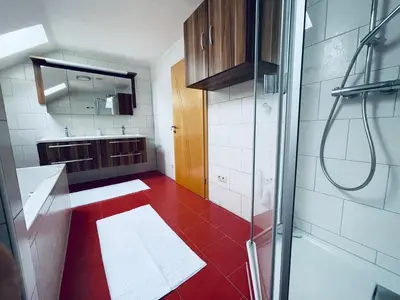 Küche/Küchenzeile in der Unterkunft Gemütliche Alpenwohnung mit Balkon & Bergblick nahe Neuschwanstein ideal für Familien & Gruppen für gemeinsame Momente