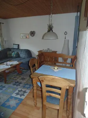 Ein Sitzbereich in der Unterkunft Ferienwohnung Mattenklotz