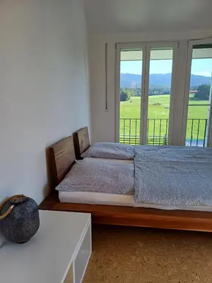 Ein Bett oder Betten in einem Zimmer der Unterkunft Komplettes Wellnesshaus mit freiem Blick