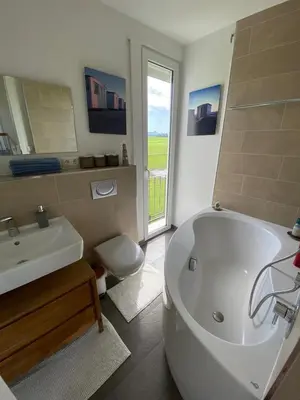 Ein Badezimmer in der Unterkunft Komplettes Wellnesshaus mit freiem Blick
