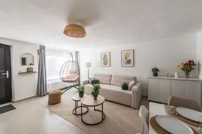 Ein Sitzbereich in der Unterkunft Central Apartments Direkt am Königsplatz l Fußball-Tisch I perfekt für Familien & Freunde & Business