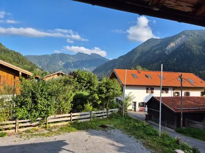 Ein allgemeiner Bergblick oder ein Berglick von der Ferienwohnung aus