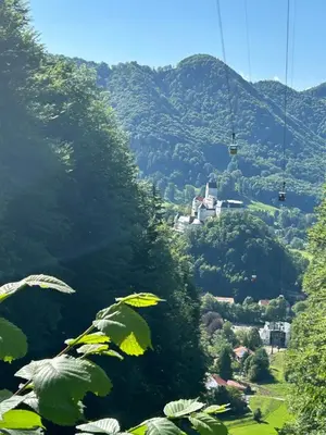 Ein allgemeiner Bergblick oder ein Berglick von der Ferienwohnung aus