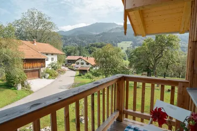 Ein allgemeiner Bergblick oder ein Berglick von der Ferienwohnung aus