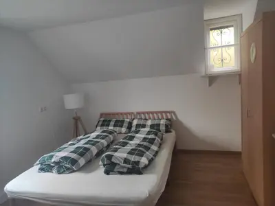 Ein Bett oder Betten in einem Zimmer der Unterkunft Omas Häuschen am See