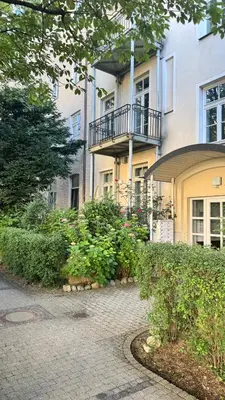 Ein Garten an der Unterkunft Exklusive 60qm Designerwohnung im Herzen von München - 1 min zur Maximilianstraße