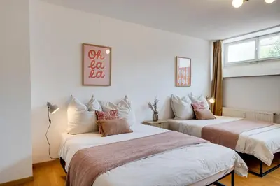 Ein Bett oder Betten in einem Zimmer der Unterkunft Lexapartments zentral 101qm in Altstadtnähe