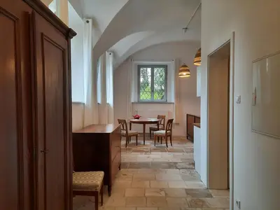 Ein Sitzbereich in der Unterkunft Schloss Sinning in Bayern