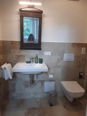 Ein Badezimmer in der Unterkunft Schloss Sinning in Bayern