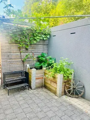Ein Garten an der Unterkunft Schnucklige Kellerwohnung
