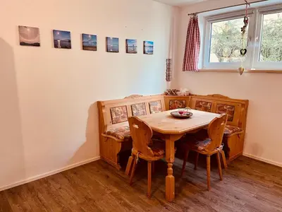 Ein Sitzbereich in der Unterkunft Schnucklige Kellerwohnung