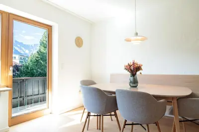 Ein allgemeiner Bergblick oder ein Berglick von der Ferienwohnung aus