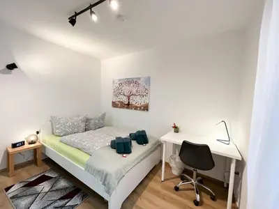 Ein Bett oder Betten in einem Zimmer der Unterkunft AugsburgLiving - Business- und Ferienapartments