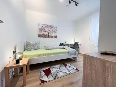 Ein Bett oder Betten in einem Zimmer der Unterkunft AugsburgLiving - Business- und Ferienapartments