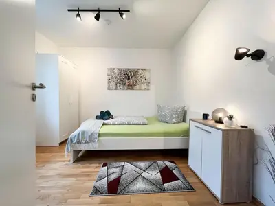 Ein Bett oder Betten in einem Zimmer der Unterkunft AugsburgLiving - Business- und Ferienapartments