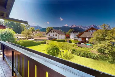 Ein allgemeiner Bergblick oder ein Berglick von der Ferienwohnung aus