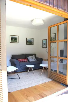 Ein Sitzbereich in der Unterkunft Ferienwohnung Oberammergau