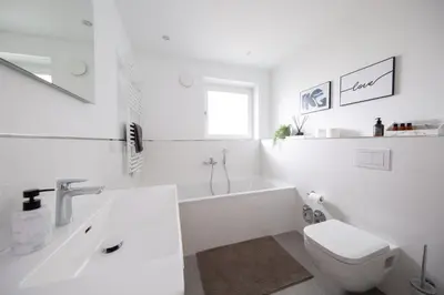 Ein Badezimmer in der Unterkunft Modernes Apartment mit 3 Schlafzimmern und großer Terrasse