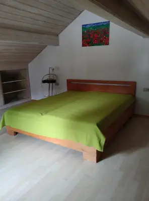 Ein Bett oder Betten in einem Zimmer der Unterkunft Mini-Haus mit Charme zwischen München und Chiemsee
