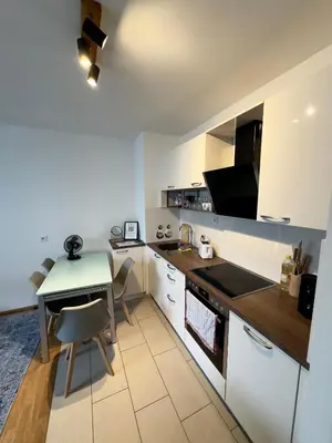 Küche/Küchenzeile in der Unterkunft Modernes Apartment - Pasing Arcaden - S-Bahn