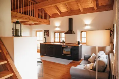 Ein Sitzbereich in der Unterkunft Chalet Zugspitze, Kamin, Tiere