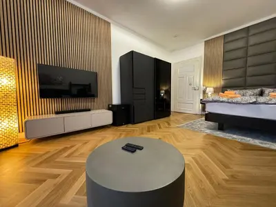 Ein Bett oder Betten in einem Zimmer der Unterkunft Isartor Rooms - SHARED BATHROOM