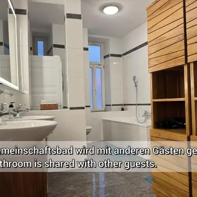 Isartor Rooms - SHARED BATHROOM