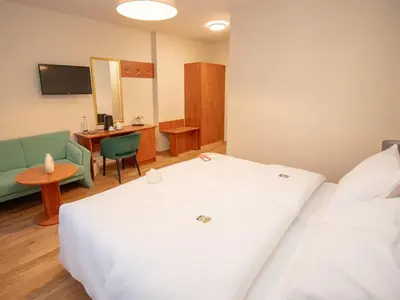 Ein Bett oder Betten in einem Zimmer der Unterkunft Hotel Deutsches Theater Landwehrstraße