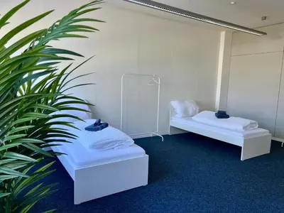 Ein Bett oder Betten in einem Zimmer der Unterkunft StayING - Die Unterkunft für Gruppen in Ingolstadt