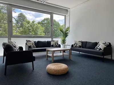 Ein Sitzbereich in der Unterkunft StayING - Die Unterkunft für Gruppen in Ingolstadt