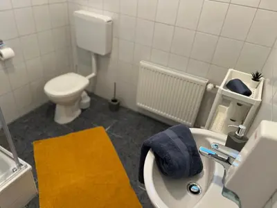 Ein Badezimmer in der Unterkunft StayING - Die Unterkunft für Gruppen in Ingolstadt