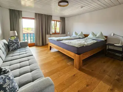 Ein Bett oder Betten in einem Zimmer der Unterkunft Charmantes Landhaus mit Garten - Seen und Voralpen