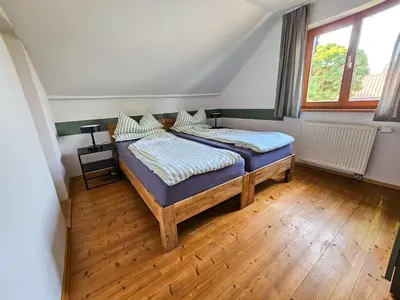Ein Bett oder Betten in einem Zimmer der Unterkunft Charmantes Landhaus mit Garten - Seen und Voralpen