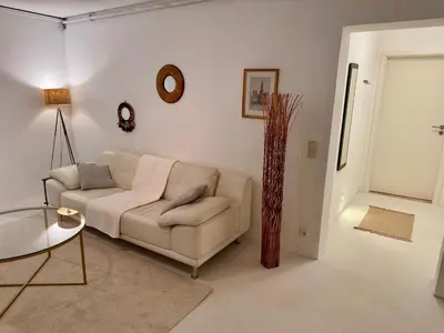 Ein Sitzbereich in der Unterkunft Eigene Souterrain Keller Wohnung nähe Olympiapark - von privat