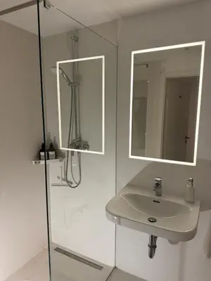 Ein Badezimmer in der Unterkunft Eigene Souterrain Keller Wohnung nähe Olympiapark - von privat