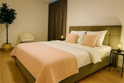 Ein Bett oder Betten in einem Zimmer der Unterkunft Stylish Old Town Apartment with Free Parking and a Balcony near the Cathedral