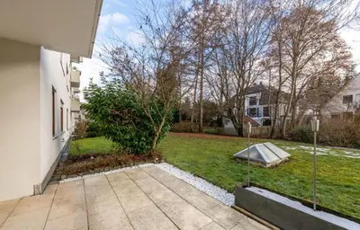 Ein Garten an der Unterkunft Modern apartment with terrace in Solln
