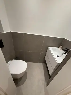Ein Badezimmer in der Unterkunft Modern apartment with terrace in Solln
