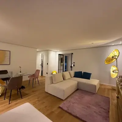 Modern apartment with terrace in Solln