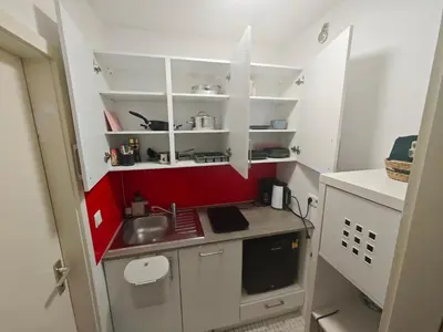 Küche/Küchenzeile in der Unterkunft Einzimmerappartment München Solln