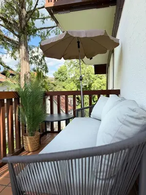 Ein Balkon oder eine Terrasse in der Unterkunft Seeperle Tutzing, zentral, fussläufig zum Starnbergersee