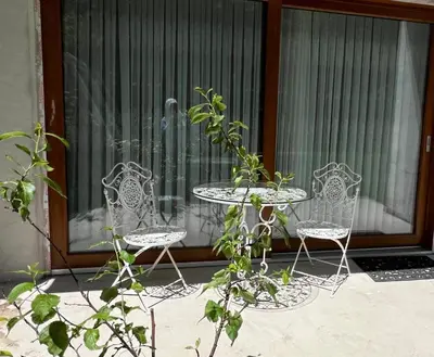 Ein Garten an der Unterkunft Ferienwohnung Schneeglöckchen