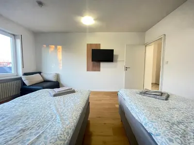 Ein Bett oder Betten in einem Zimmer der Unterkunft Miracle 6 Betts Apart mit Parkplatz
