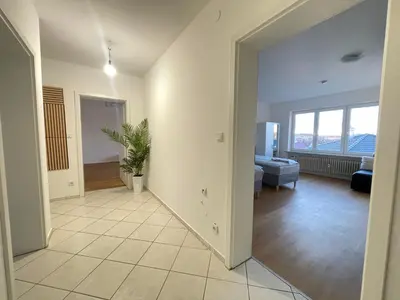 Ein Bett oder Betten in einem Zimmer der Unterkunft Miracle 6 Betts Apart mit Parkplatz