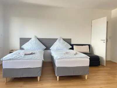 Ein Bett oder Betten in einem Zimmer der Unterkunft Miracle 6 Betts Apart mit Parkplatz