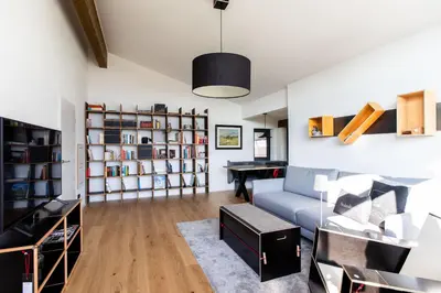 Ein Sitzbereich in der Unterkunft Designer-Oberstüberl mit Seeblick auf den Chiemsee & Alpenpanorama