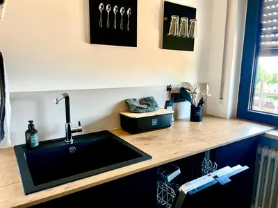Küche/Küchenzeile in der Unterkunft Designer-Oberstüberl mit Seeblick auf den Chiemsee & Alpenpanorama